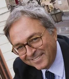 Foto in primo piano di Gian Mario Spacca